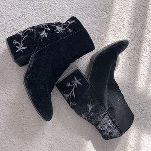 Kenneth Cole velvet booties with design